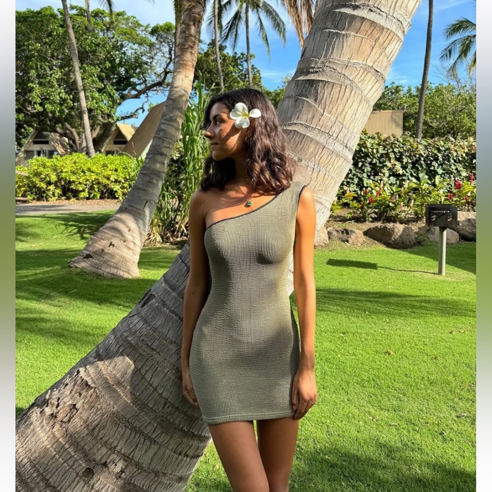 Indah Shae mini dress in Olive - Picture 9 of 13
